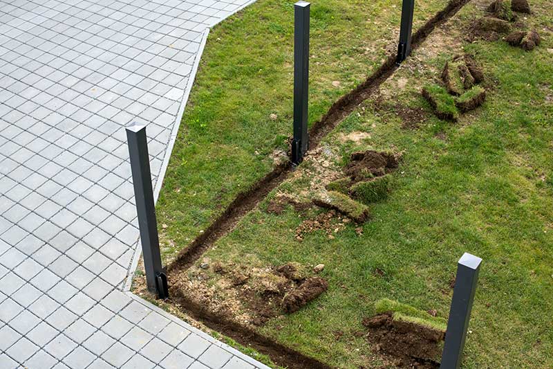 Galabau Panketal, Galabau Berlin, Gartenbau, Landschaftsbau, Brandenburg, Potsdam, Pflasterarbeiten, Pflasterbau, Gartenplanung, Zaunbau, Terrassenbau, Rollrasen, Baumfällungen, Grundstücksrodung, Häckselarbeiten, Erdarbeiten, Baggerarbeiten, Landschaftsbau, Teichbau, Gabionen, Pergolen, Treppenbau, Natursteinarbeiten, Altbausanierung, Mauerwerkstrockenlegung,