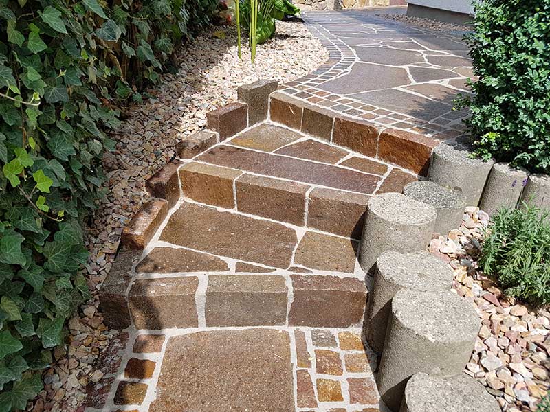 Galabau Panketal, Galabau Berlin, Gartenbau, Landschaftsbau, Brandenburg, Potsdam, Pflasterarbeiten, Pflasterbau, Gartenplanung, Zaunbau, Terrassenbau, Rollrasen, Baumfällungen, Grundstücksrodung, Häckselarbeiten, Erdarbeiten, Baggerarbeiten, Landschaftsbau, Teichbau, Gabionen, Pergolen, Treppenbau, Natursteinarbeiten, Altbausanierung, Mauerwerkstrockenlegung,
