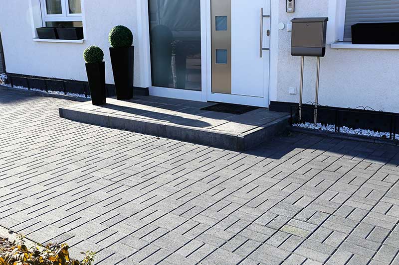 Galabau Panketal, Galabau Berlin, Gartenbau, Landschaftsbau, Brandenburg, Potsdam, Pflasterarbeiten, Pflasterbau, Gartenplanung, Zaunbau, Terrassenbau, Rollrasen, Baumfällungen, Grundstücksrodung, Häckselarbeiten, Erdarbeiten, Baggerarbeiten, Landschaftsbau, Teichbau, Gabionen, Pergolen, Treppenbau, Natursteinarbeiten, Altbausanierung, Mauerwerkstrockenlegung,